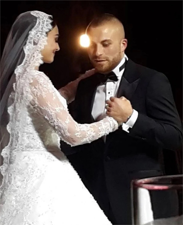 Gökhan Töre ve Esra Bilgiç evlendi!