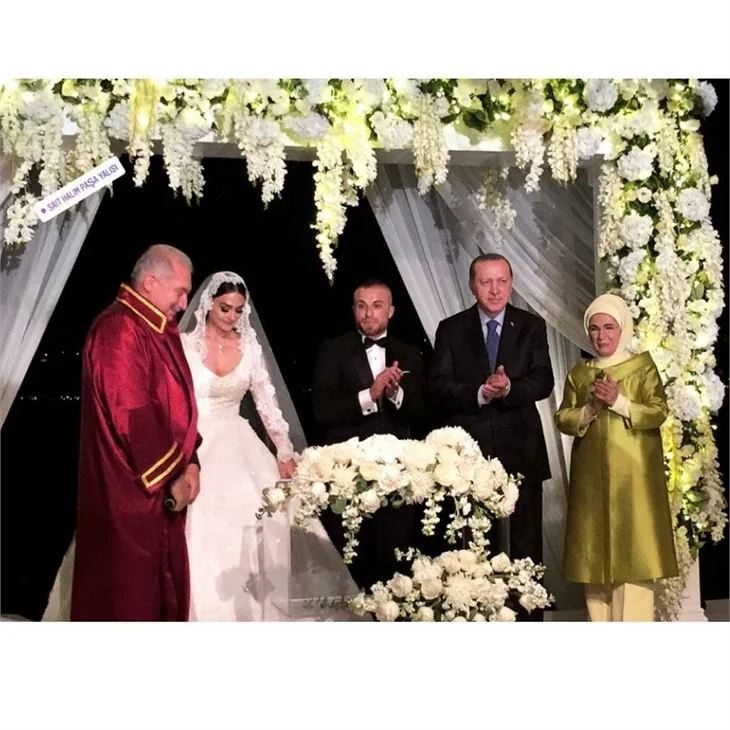 Gökhan Töre ve Esra Bilgiç evlendi!