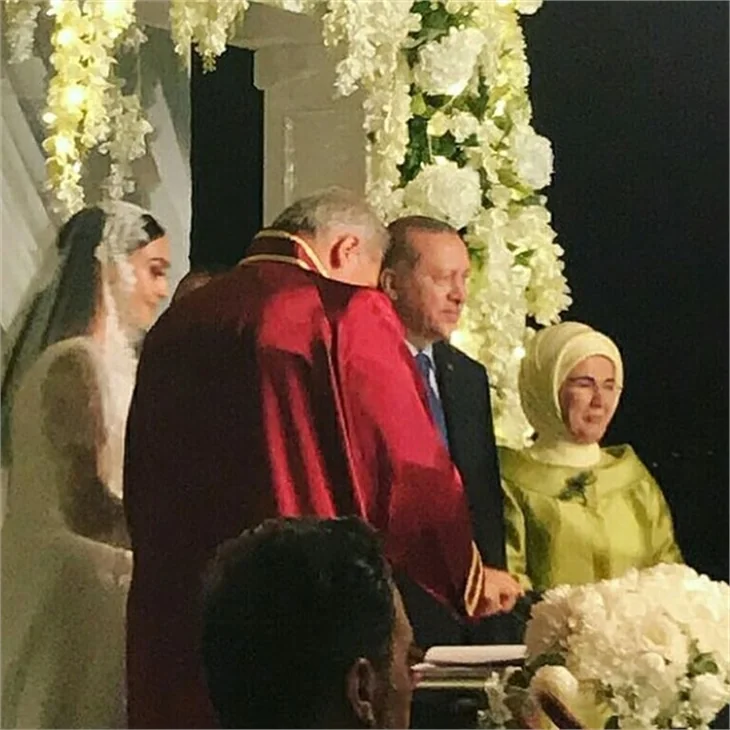 Gökhan Töre ve Esra Bilgiç evlendi!
