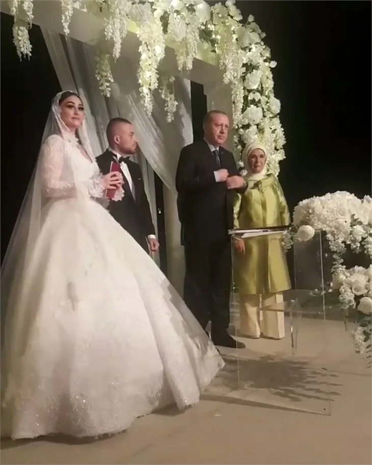 Gökhan Töre ve Esra Bilgiç evlendi!