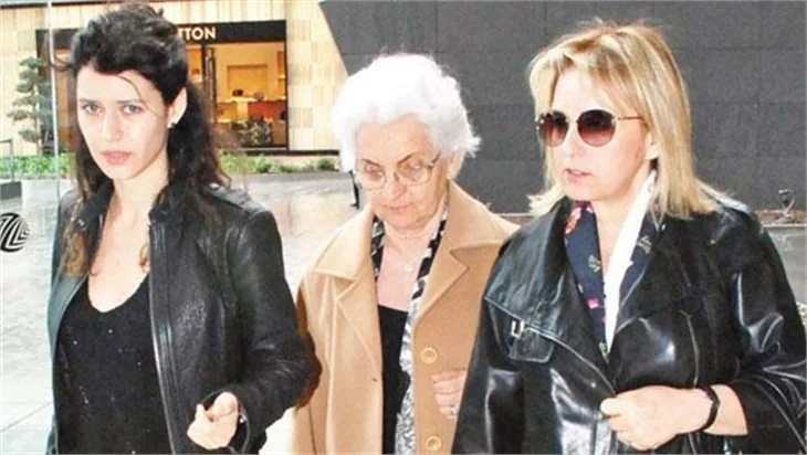 Beren Saat annesi için seferber oldu!