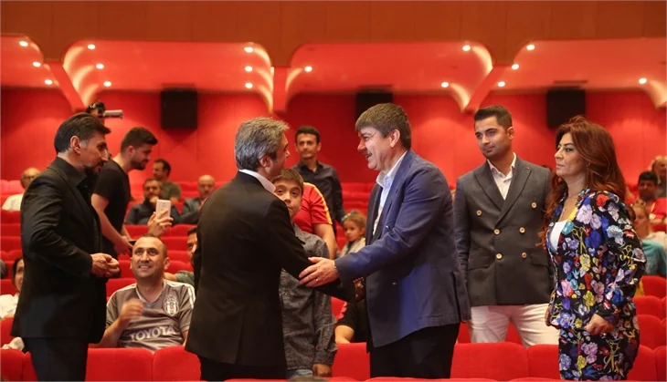 'Kurtlar Vadisi Vatan'a 'boş salon' şoku! Necati Şaşmaz filmin ortasında...
