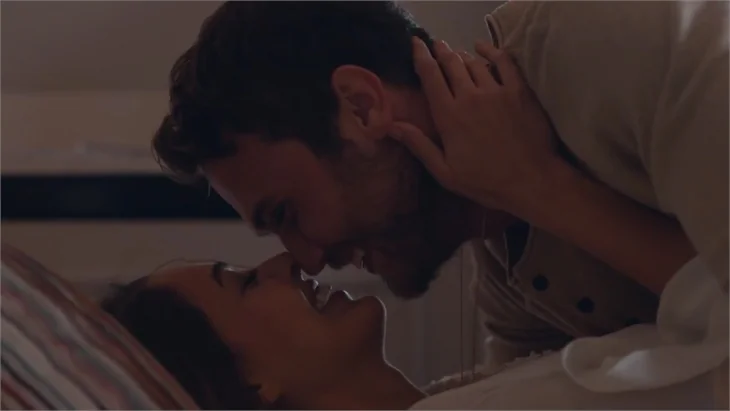 Aras Bulut İynemli ve Dilan Çiçek Deniz'den cesur sahne!