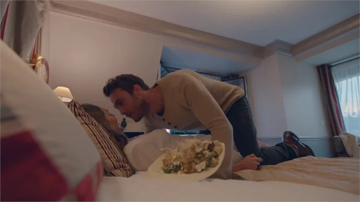 Aras Bulut İynemli ve Dilan Çiçek Deniz'den cesur sahne!