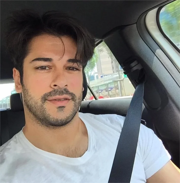 Burak Özçivit hastaneye kaldırıldı!