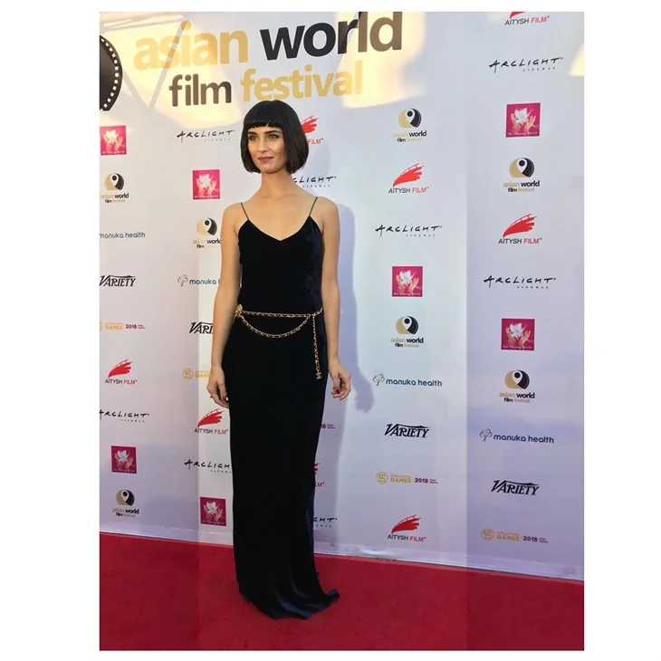 Tuba Büyüküstün'ün kemerinin fiyatı dudak uçuklattı!