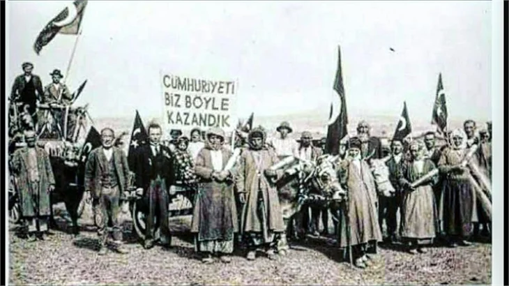 Ünlülerin 29 Ekim Cumhuriyet Bayramı mesajı
