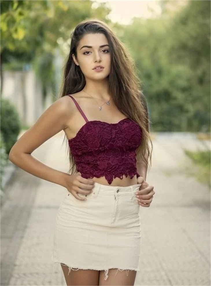 Almeda Abazi'den set baskını!