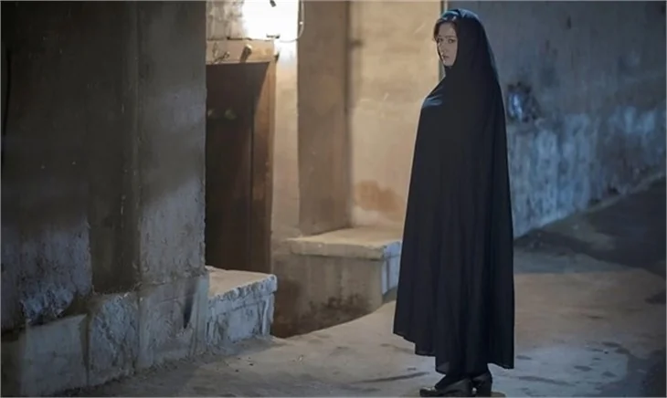 Nurgül Yeşilçay çarşafa girdi!
