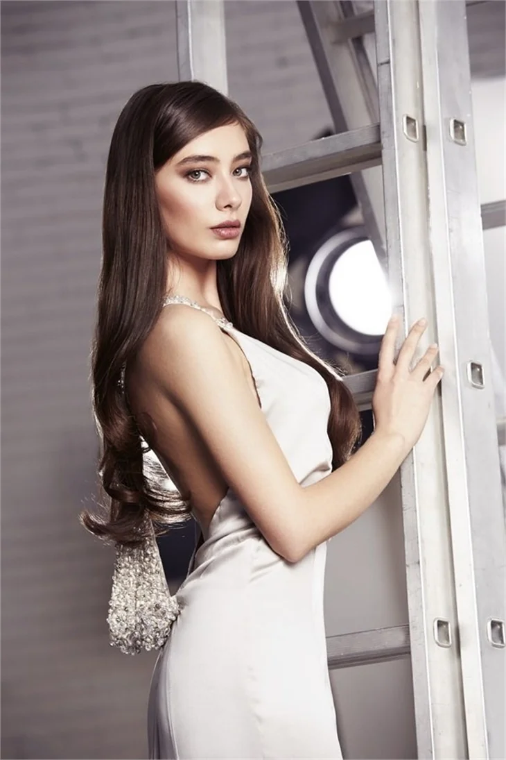 Neslihan Atagül'den set molası!