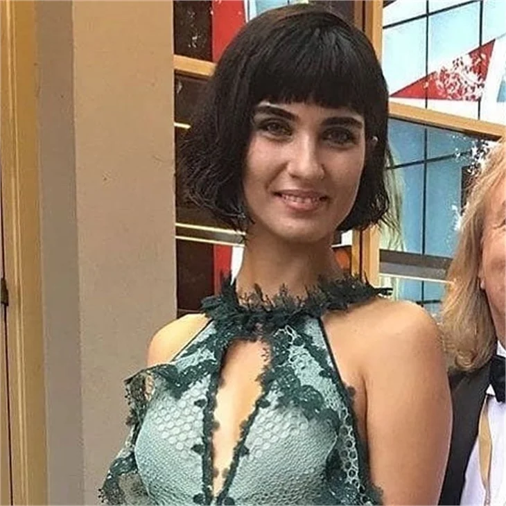 Tuba Büyüküstün tarzı!