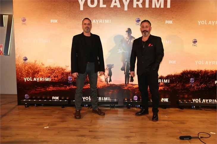 Yol Ayrımı'nın galasından kırmızı halı görüntüleri!