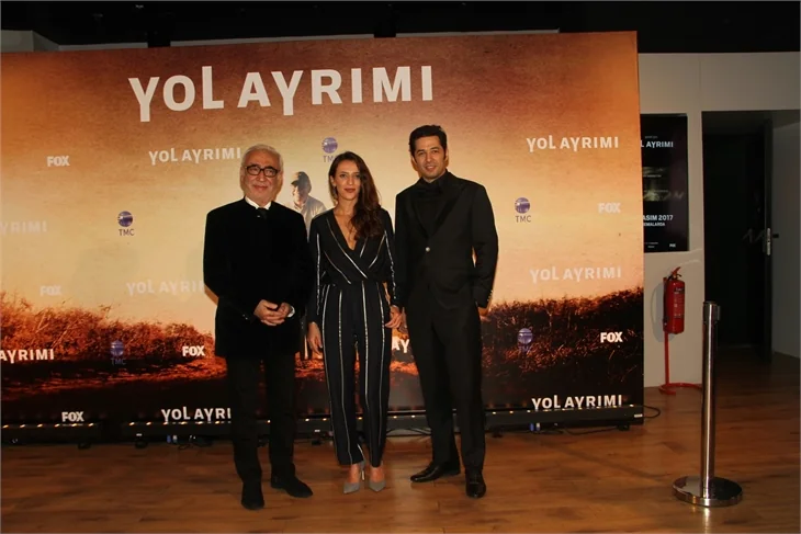 Yol Ayrımı'nın galasından kırmızı halı görüntüleri!