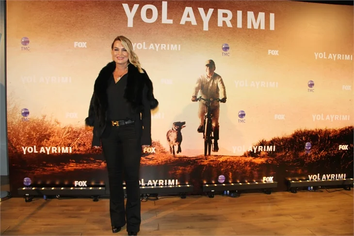 Yol Ayrımı'nın galasından kırmızı halı görüntüleri!