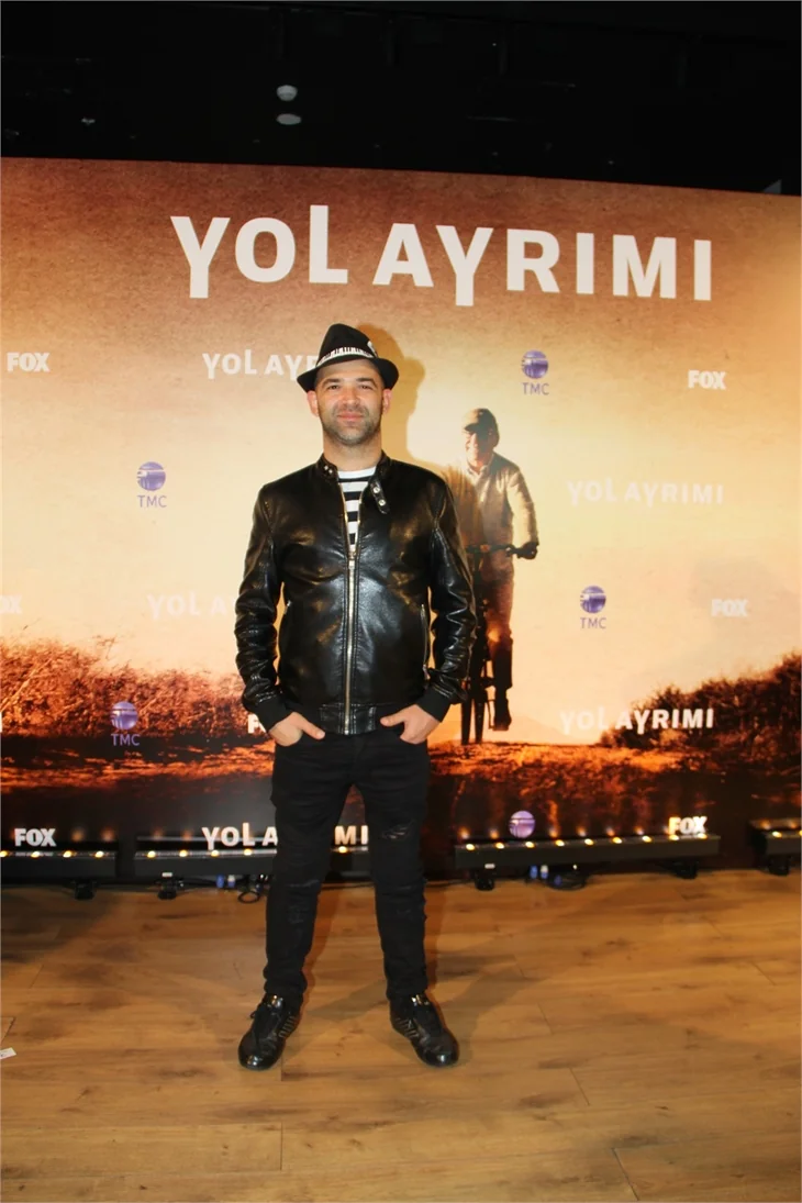 Yol Ayrımı'nın galasından kırmızı halı görüntüleri!