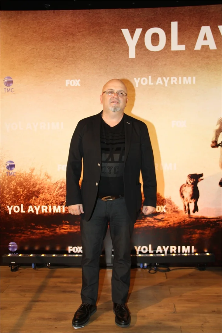 Yol Ayrımı'nın galasından kırmızı halı görüntüleri!