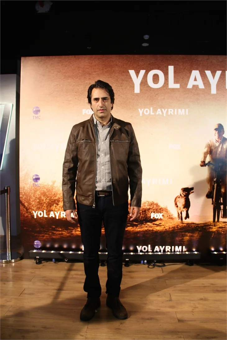 Yol Ayrımı'nın galasından kırmızı halı görüntüleri!