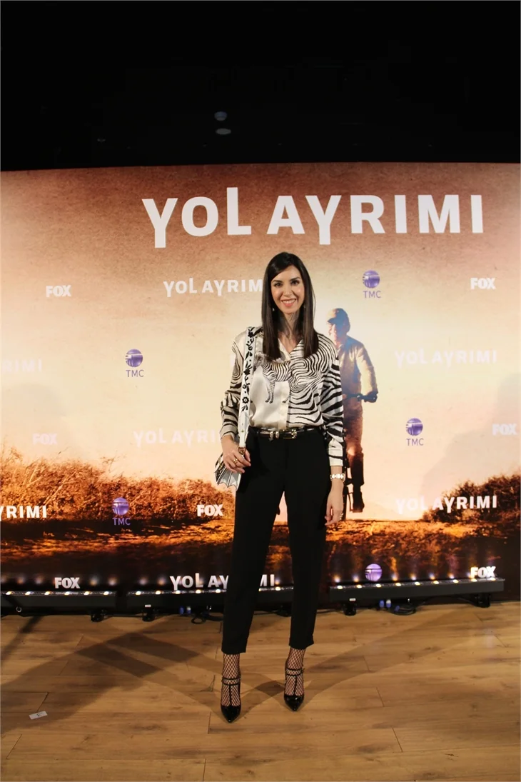 Yol Ayrımı'nın galasından kırmızı halı görüntüleri!