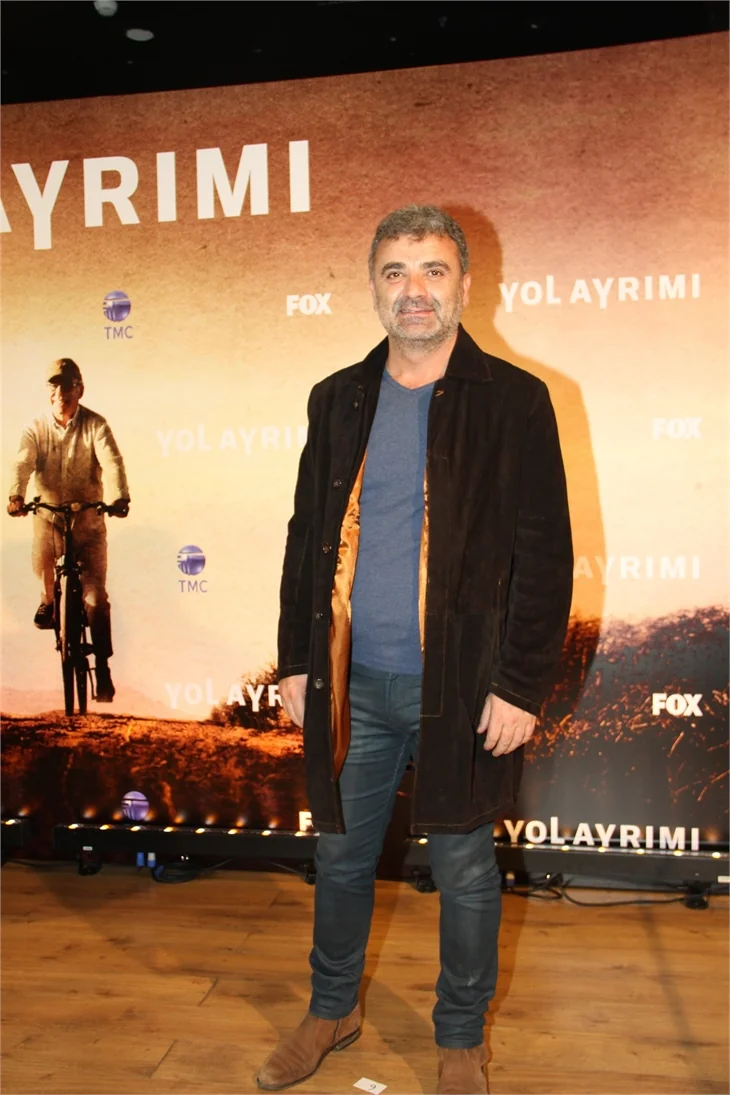 Yol Ayrımı'nın galasından kırmızı halı görüntüleri!