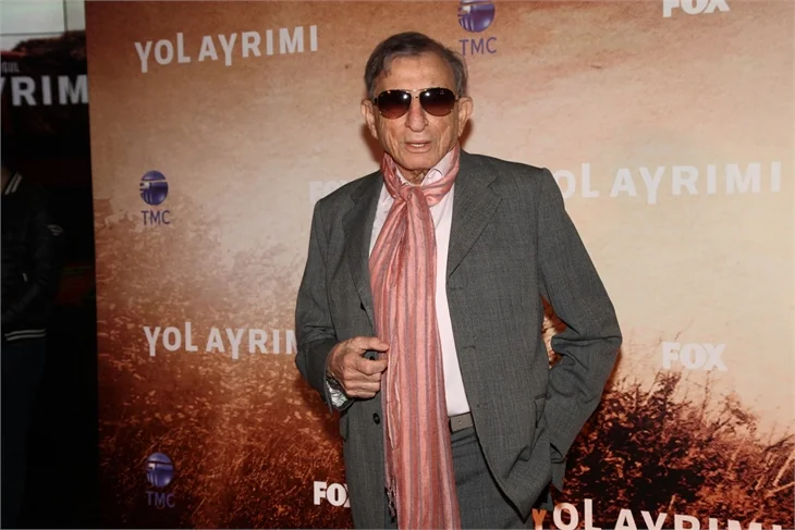 Yol Ayrımı'nın galasından kırmızı halı görüntüleri!