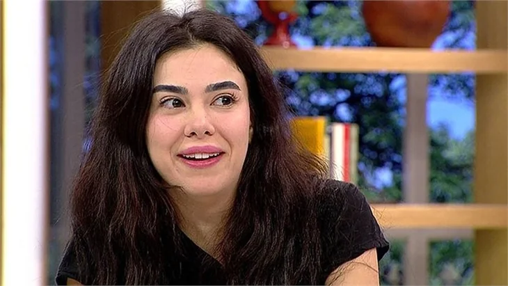 Asena Atalay dudağına dolgu yaptırdı!