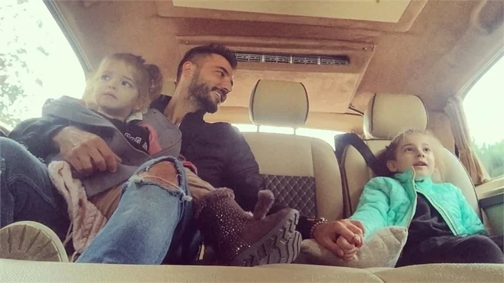 Gökhan Özen kızlarına kavuştu