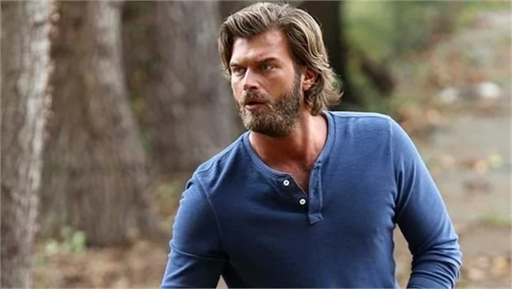 Kıvanç Tatlıtuğ'un fanları ikiye bölündü!