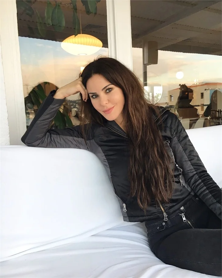 Defne Samyeli şarkıcı oldu!