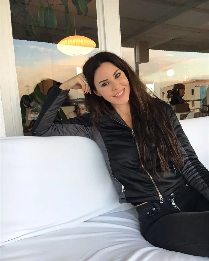 Defne Samyeli şarkıcı oldu!