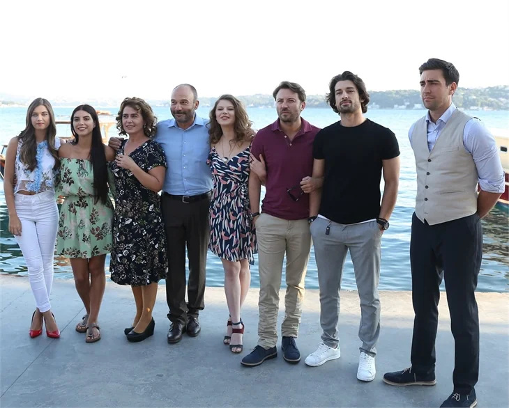 Afra Saraçoğlu ve Çağlar Ertuğrul aşk mı yaşıyor?