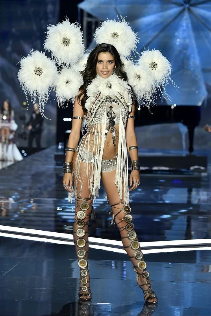 Victoria’s Secret şovu nefes kesti!