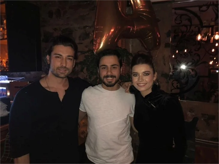 Afra Saraçoğlu yeni yaşını kutladı!