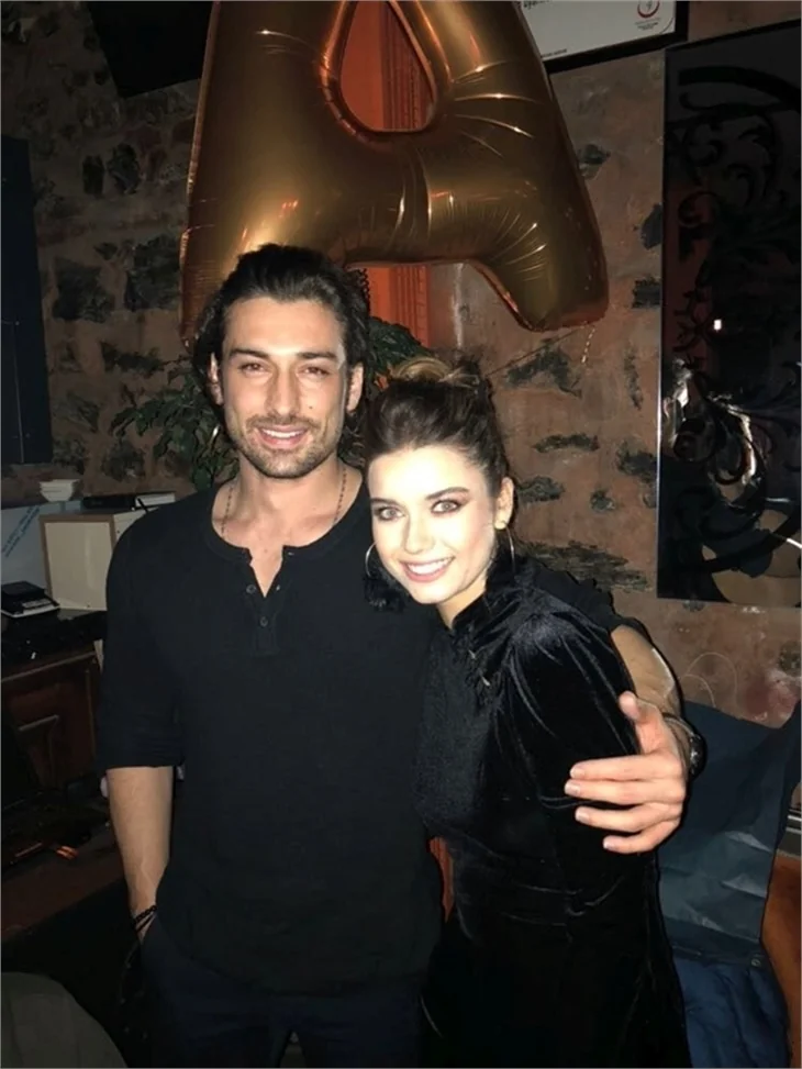 Afra Saraçoğlu yeni yaşını kutladı!