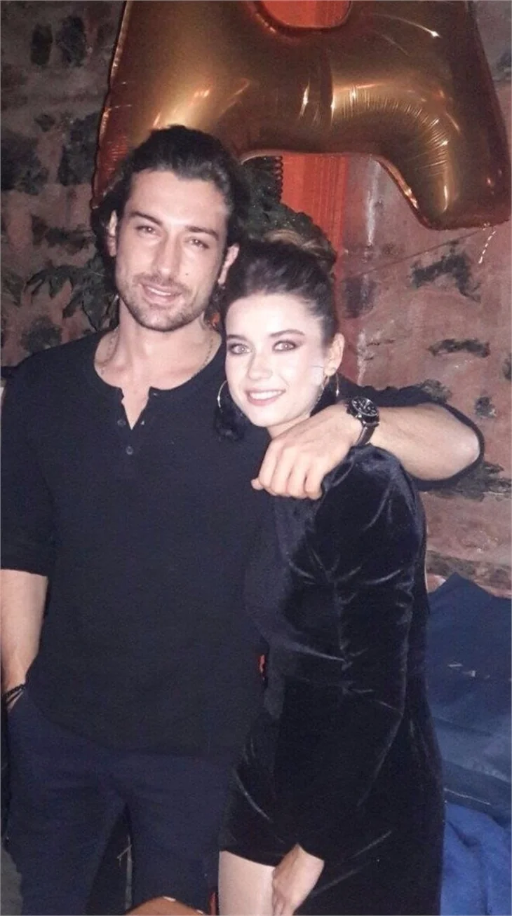 Afra Saraçoğlu yeni yaşını kutladı!