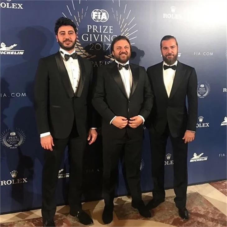 Ünlü isimlerle baloda buluştular!