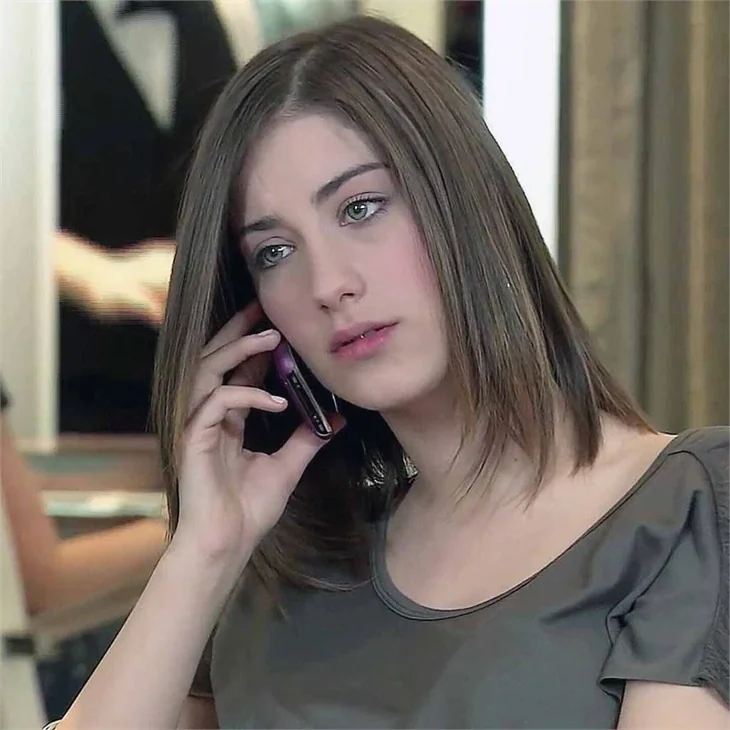Hazal Kaya o hayalini erteledi!