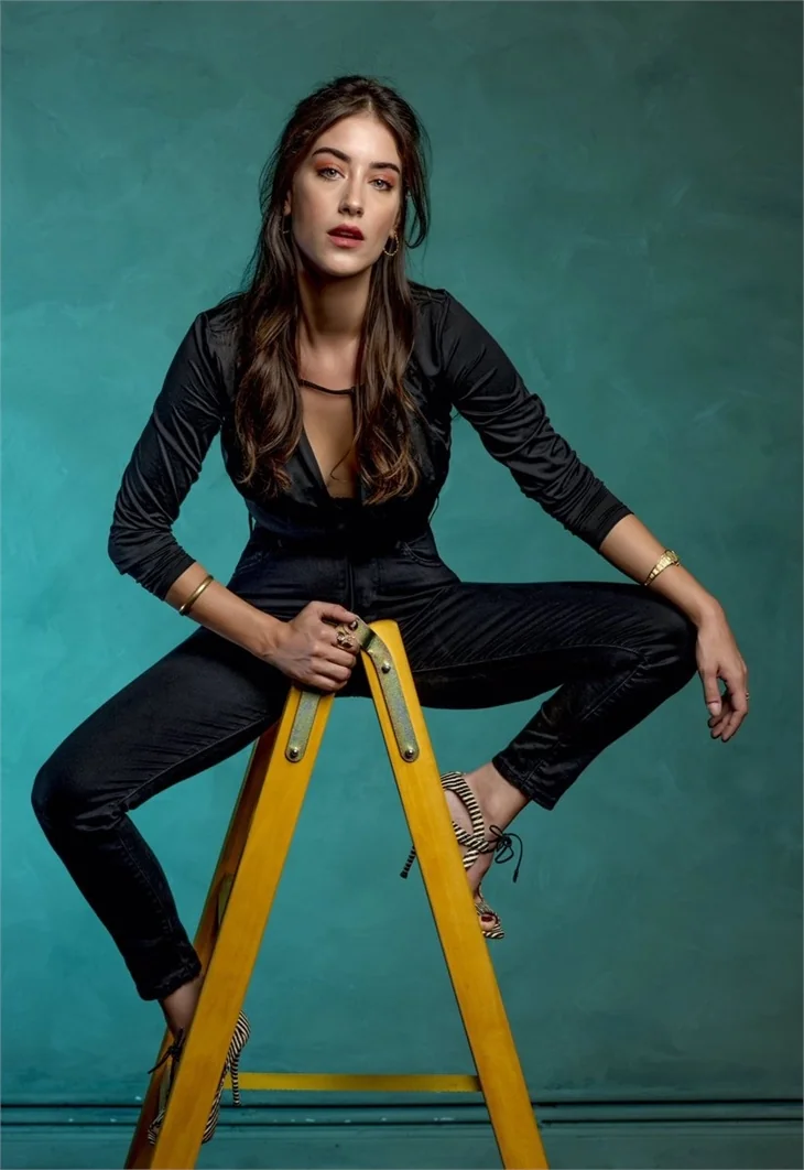 Hazal Kaya o hayalini erteledi!