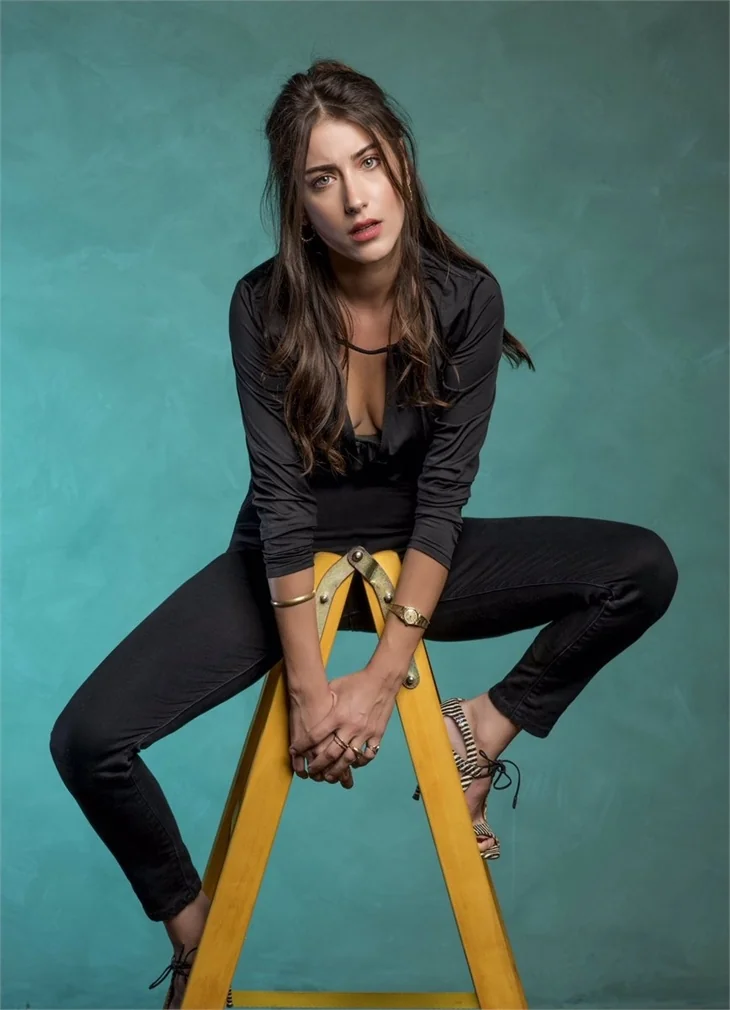 Hazal Kaya o hayalini erteledi!