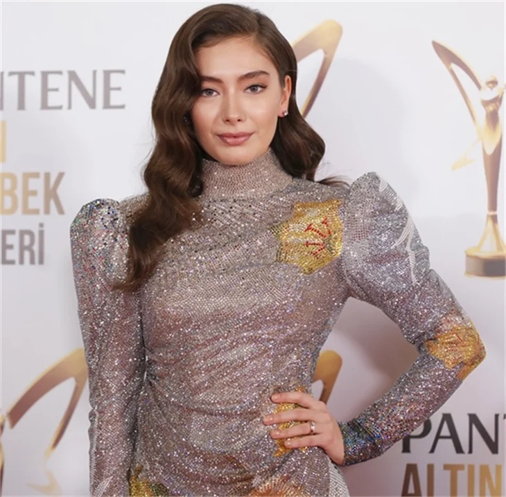Neslihan Atagül'ün elbise detayı!