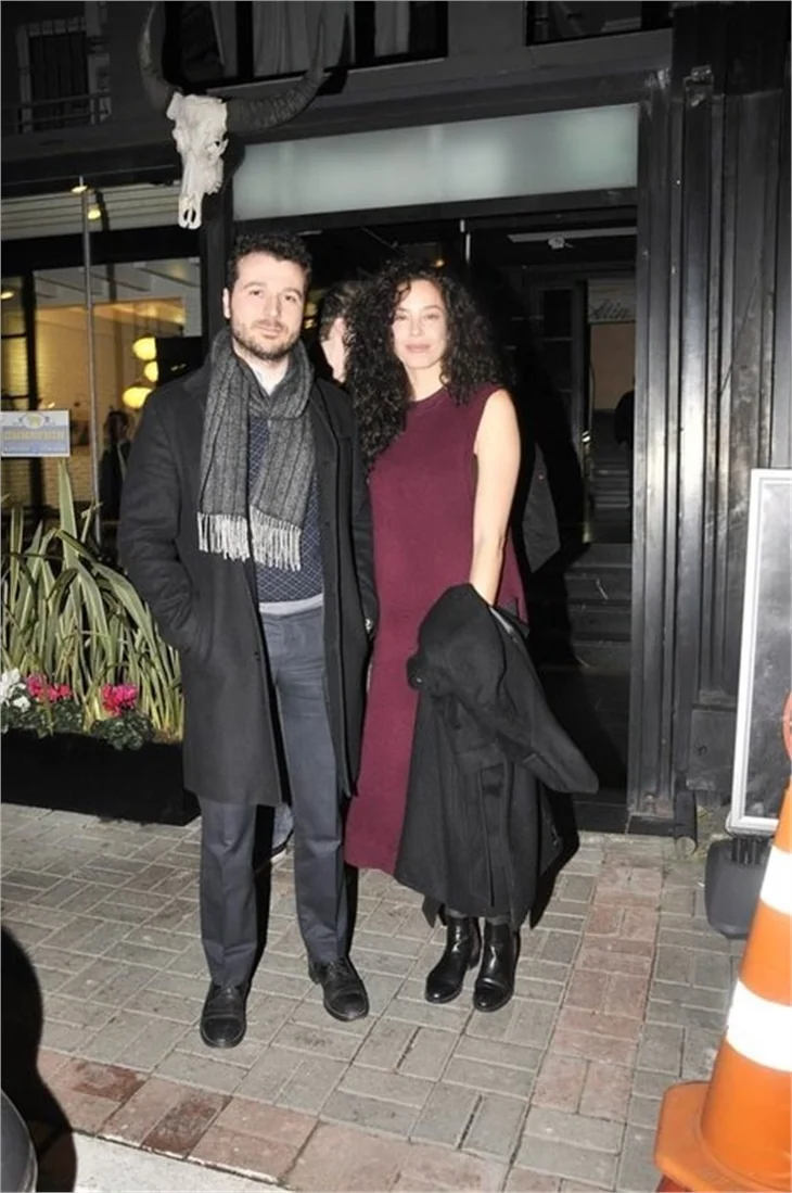 Azra Akın hamile mi?