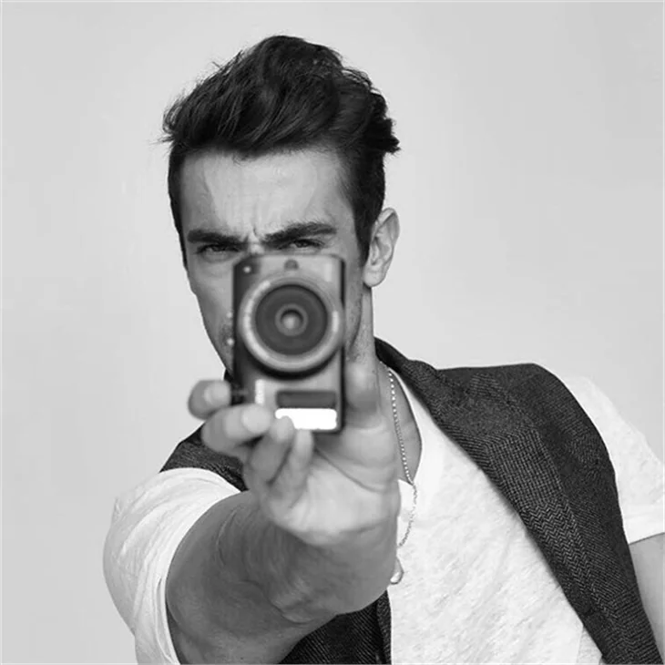 İbrahim Çelikkol'un pozu olay oldu!