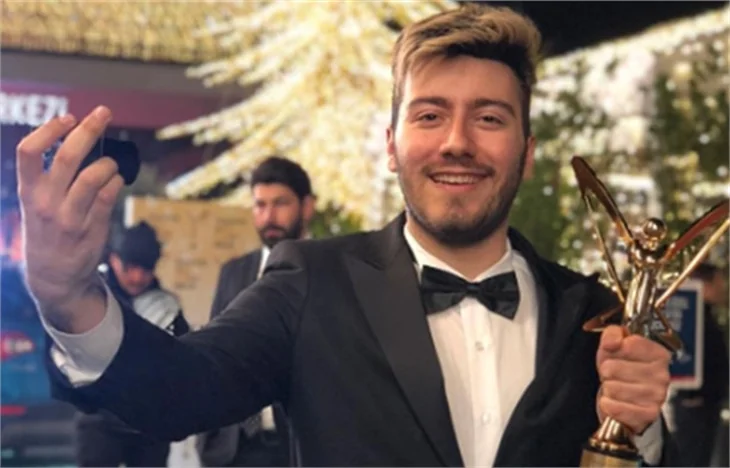 Kelebek, YouTuber ödülünü geri aldı!
