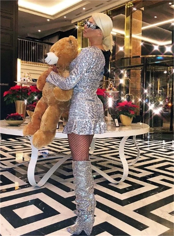 Jelena Karleusa sosyal medyayı yeni yıl pozuyla salladı