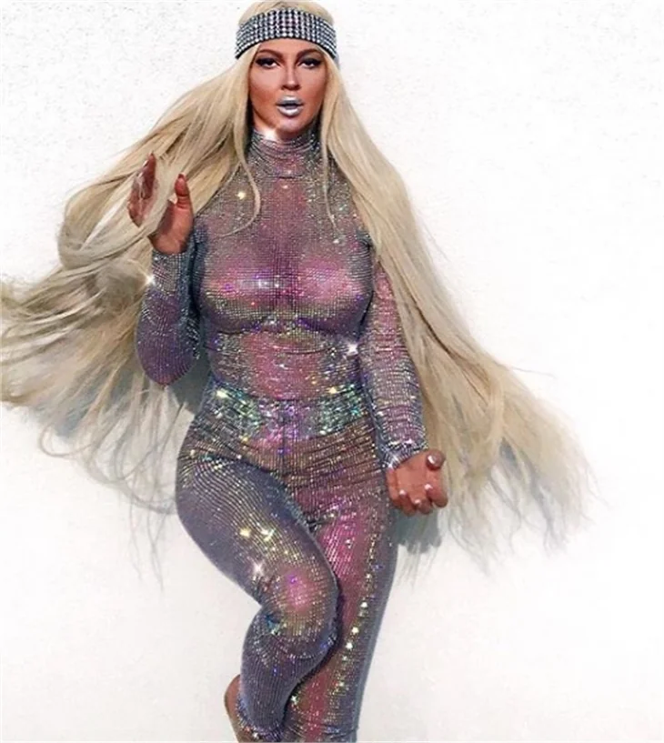 Jelena Karleusa sosyal medyayı yeni yıl pozuyla salladı