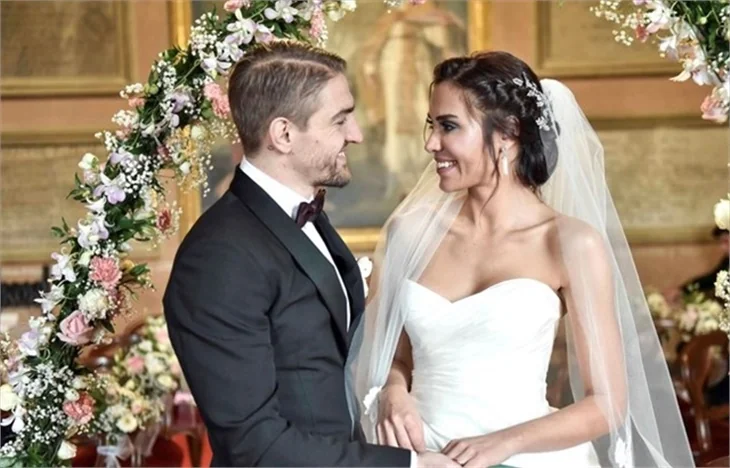 Caner Erkin ve Şükran Ovalı'nın romantik paylaşımı!