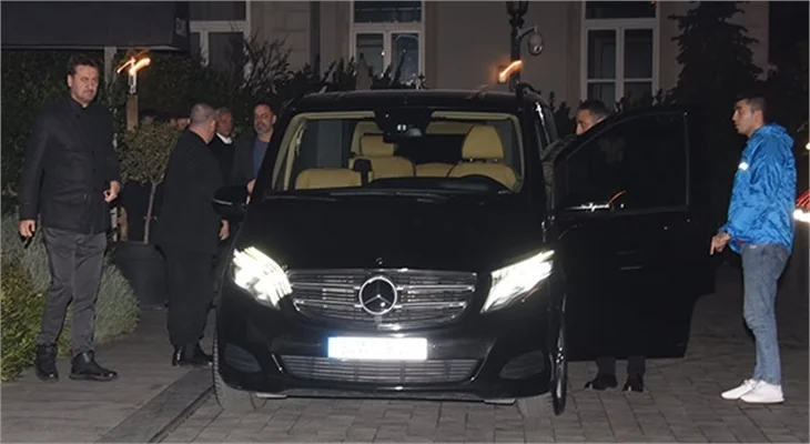 Cem Yılmaz'ın VİP minibüs önlemi!
