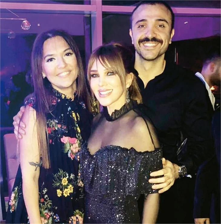 Gecikmeli düğüne ünlü yağdı!