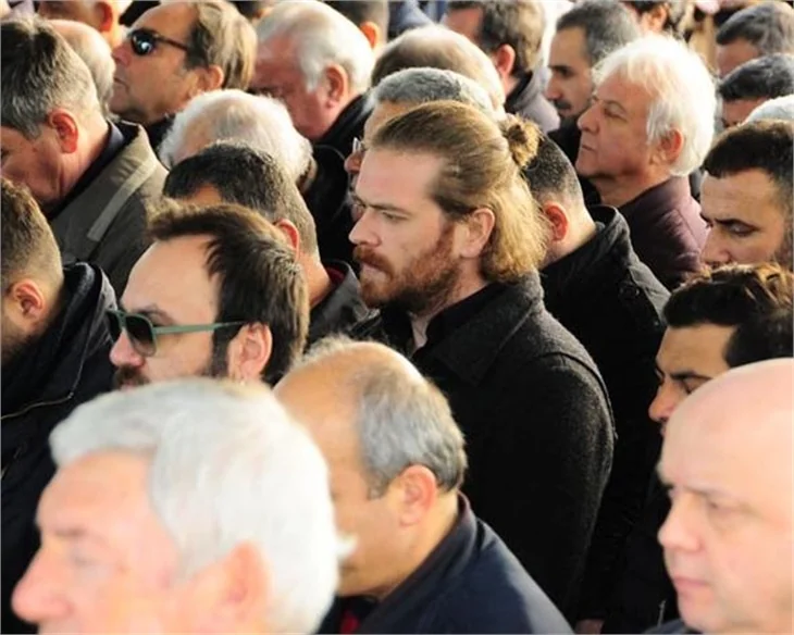 İdil Fırat'ı acı gününde yalnız bırakmadı!