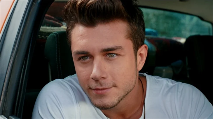 Ünlü model  Onur Seyit Yaran, hayranı yüzünden korku içinde!
