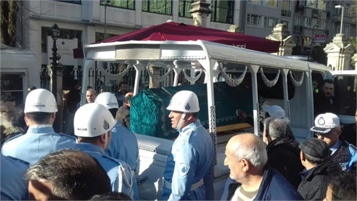 Münir Özkul uğurlanıyor!
